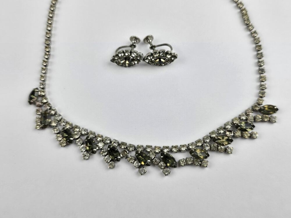 Vintage Clear green Rhinestone Necklace / Choker & Screw-back Earrings Set